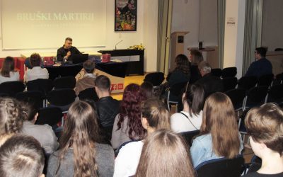 ČLANOVI JEDINE SOLUCIJE U GRADSKOJ KNJIŽNICI MARKA MARULIĆA U SPLITU